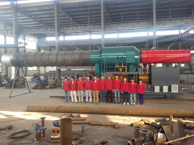 Waste tire cracking reactor